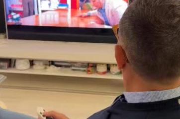 Dal boccaccio di carciofi del film di Zalone al calendario di eventi di Natale: il siparietto del sindaco di Capurso fa il giro del web