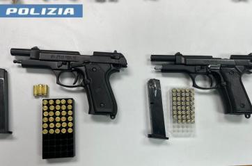 Taranto, mania botti di Capodanno con la pistola a salve: un 26enne e un 19enne sparano in pieno centro, denunciati