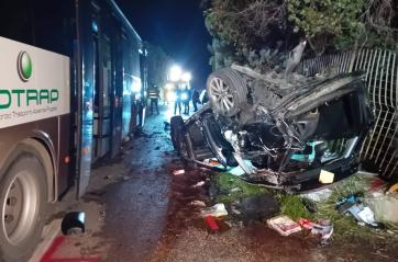 Scontro frontale tra due auto e un bus Sita tra Acquaviva e Adelfia: morti due ragazzi di 15 e 19 anni. Diversi i feriti