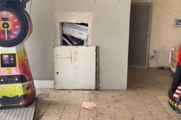 Surbo, la banda del bancomat colpisce ancora con l'esplosivo. Ma il colpo fallisce