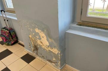 Casamassima, polemica sulla sicurezza delle scuole. Il Pd locale denuncia il degrado. Il sindaco: &laquo;Speculazione&raquo;