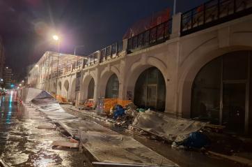 Bari, maltempo fa crollare la recinzione del cantiere FAL in Corso Italia.