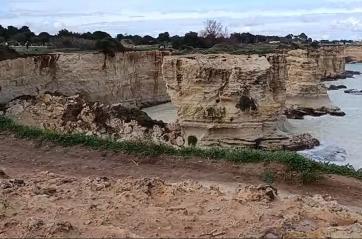 Maltempo, si sbriciola in mare l'arco di Sant'Andrea: &laquo;Un colpo al cuore&raquo;. Era uno dei tratti di costa pi&ugrave; iconici del Salento