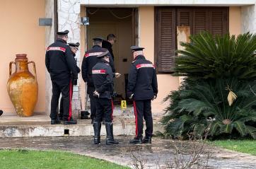 Matino, ordigno esplode nella notte davanti alla villa di un ex consigliere regionale pugliese FOTO