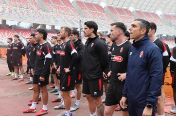 Bari calcio, i tifosi vanno a trovare la &laquo;loro&raquo; squadra alle prese con gli allenamenti al San Nicola