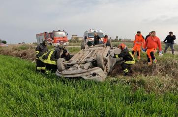 Auto si ribalta sulla SP 73 in agro di Manfredonia: ferito un 73enne