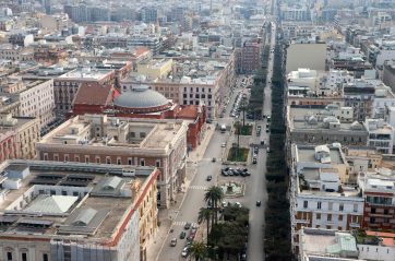 Bari come la Germania Est, il Comune mette sotto tutela concessionarie di auto e pompe di benzina: vincolata pure una ex discoteca