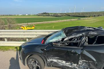 Scontro tra un'auto e un camion sulla Foggia-Candela: un ferito in codice rosso