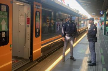 Aggradiscono 19enne sul Regionale, identificati 14 minorenni: avevano messo video sui social