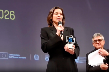 Bif&st 2026, tra entusiasmo e commozione sul palcoscenico del &laquo;teatro pi&ugrave; bello del mondo&raquo; IL VIDEO