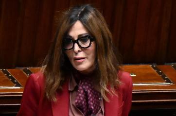 La ministra del turismo Santanch&egrave; si dimette. La stoccata a Meloni: &laquo;Ti rassegno le mie dimissioni come hai ufficialmente auspicato&raquo;