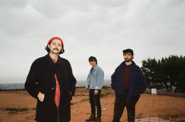 &laquo;The Monster&raquo;, il ritorno dei Moustache Prawn &egrave; una nuova rinascita tra intimit&agrave; acustica e identit&agrave; ritrovata