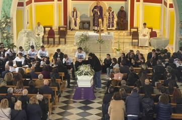 Porto Cesareo, lo strazio e la commozione al funerale di Antonio Basile morto in tragico incidente stradale FOTO