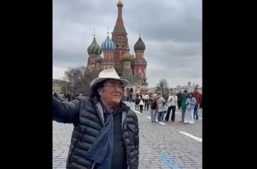 Al Bano torna in Russia, il video dalla Piazza Rossa: &laquo;Da Mosca con amore e pace&raquo;