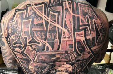 Lecce, un tatuaggio per celebrare gli assalti ai blindati nel festival sponsorizzato dalla Regione