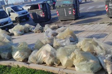 Bari Vecchia, sul Lungomare i rifiuti abbandonati dai &laquo;furbetti&raquo; dell'indifferenziata: multati 8 ristoratori