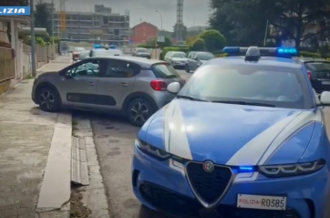 Matera, ladri beccati in ascensore con l'oro grazie alla chiamata del vicino: arrestati VIDEO