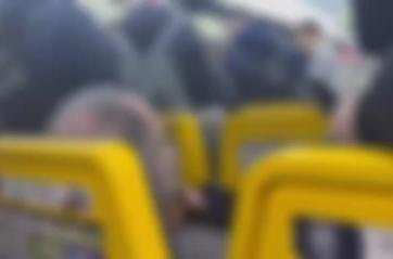 Caos sul volo Pisa-Bari, parla il tifoso: «Prima una forte lite poi colpito da un calcio». Bellomo: «Insultato e aggredito»