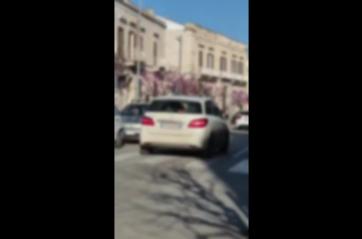 Ruvo di Puglia, auto rubata abbandonata sulle strisce pedonali: rimossa a spinta in centro