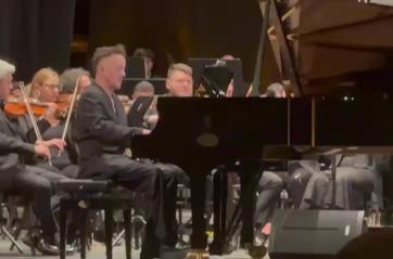 Dardust, il &laquo;mago&raquo; del pianoforte: al Teatro Orfeo una notte sospesa tra classica, elettronica e incanto