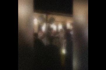 Trani, rissa in un locale sul mare nella notte di Pasqua: volano pugni e schiaffi tra giovani VIDEO