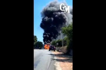 Paura a Casamassima: pullman Ferrovie Sud-Est in fiamme, studenti messi in salvo dall’autista VIDEO