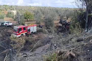 SS274, camion carico di carburante precipita per 10 metri nella scarpata: autista 60enne in codice rosso