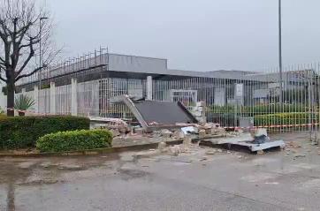 Modugno, banditi fanno esplodere bancomat: assalto nella notte alla Deutsche Bank VIDEO