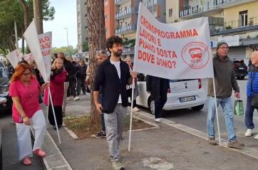 Bari, al Municipio 2 è il «No Brt Day». Commercianti e residenti in marcia: «Vogliamo cronoprogramma e piano sosta»