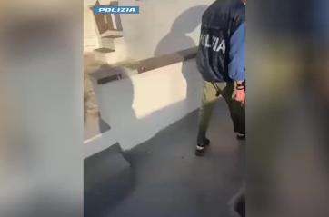 Casarano, allestisce una serra di marijuana in casa: sequestrati quasi 5 chili di sostanze, denunciato 36enne VIDEO