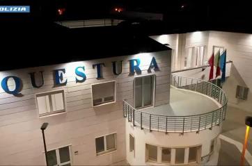 Andria, smantellata rete di spaccio: trenta arresti, coinvolta anche una donna VIDEO