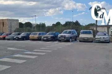 L’aeroporto di Bari trasformato in un cimitero d’auto: ecco cosa si nasconde dietro le piste di volo