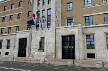 Regione, Decaro striglia le agenzie: &laquo;Basta assunzioni interinali, controllare tutti i precedenti penali&raquo;