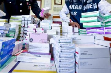 &laquo;Ricette false per sballarsi con le pillole&raquo;, perquisizioni a Bari: nei guai tre 25enni