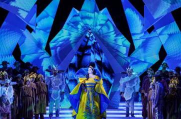 Una segnalazione anonima racconta i trucchi con i cartellini: il Teatro Petruzzelli licenzia due dipendenti