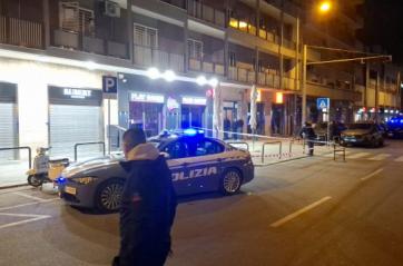 Bari, spari davanti alla sala giochi: i residenti minacciati nel portone di casa da baby gang