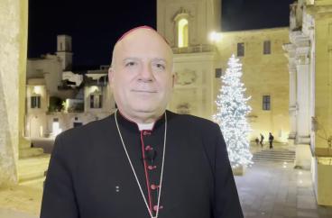 L'arcivescovo di Lecce:   &laquo;Il Natale &egrave; il racconto di ci&ograve; che Dio ha fatto per noi&raquo;