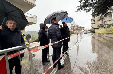 Maltempo, crolla un muro di contenimento nel Potentino: evacuate tre famiglie