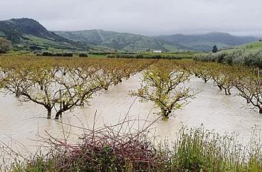 Maltempo, invasi troppo pieni nel Potentino: avviato il rilascio dell&rsquo;acqua dalla diga della Camastra