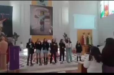 &laquo;Per sempre s&igrave;&raquo; diventa preghiera: a Margherita di Savoia 200 ragazzi cantano Sal Da Vinci durante la Messa