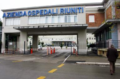 Mistero a Foggia, al pronto soccorso si presenta un 38enne gambizzato: indaga la polizia