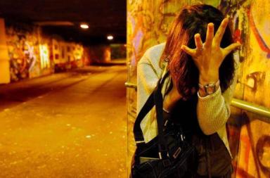 Trepuzzi, blocca l'auto della ex compagna e l'aggredisce: arrestato un 50enne