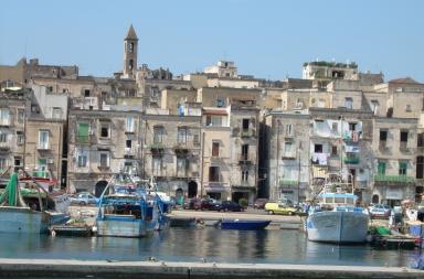 La citt&agrave; vecchia di Taranto non &egrave; un quartiere e basta: serve una modernit&agrave; rispettosa