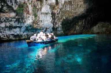 In partenza alla volta della Grecia, ecco Cefalonia: l&rsquo;isola pi&ugrave; blu