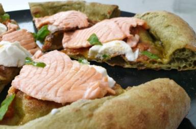 Pizza impasto canapa con pomodori secchi e salmone - A cura del pizzaiolo Luigi Stamerra