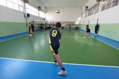 A Bari palestre scolastiche aperte anche in estate: è la prima volta in Italia A Bari palestre scolastiche aperte anche in estate: è la prima volta in Italia