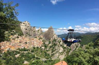Castelmezzano: &laquo;Volo dell&rsquo;angelo&raquo; e slittovia in funzione anche in inverno