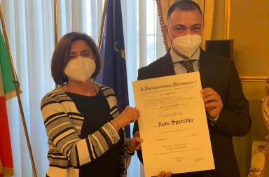 Bari, l'infermiere stakanovista diventa cavaliere al merito della Repubblica