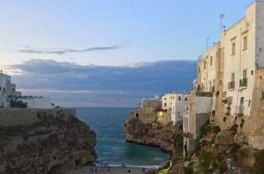 La citt&agrave; pi&ugrave; accogliente al mondo? Polignano a Mare: a incoronarla &egrave; Booking.com