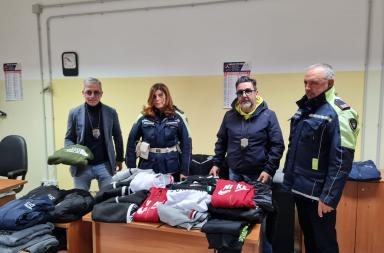 Taranto, capi contraffatti e automobilisti indisciplinati: scattano i sequestri